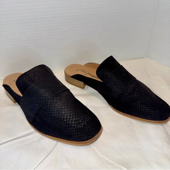 Free People Black Snakeskin Print Suede/Leather Mules Slip-on Shoes Ladies 7.5 - Picture 3 of 3